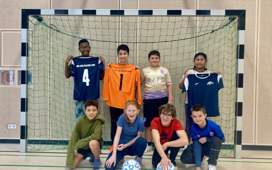 Neue Trikots für unsere Schülerinnen und Schüler dank der TSG 1846 Mainz-Bretzenheim-Futsal!