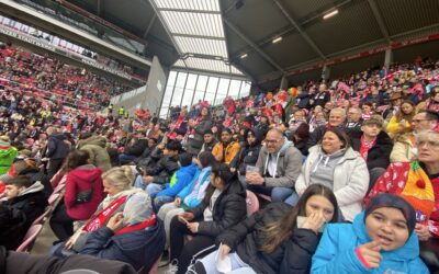 Schüler der Anne-Frank-Realschule besuchen Fußballspiel zwischen FC St. Pauli und Mainz 05